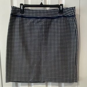 Vineyard Vines Skirt Sz 14. Like new Navy w/ white dots